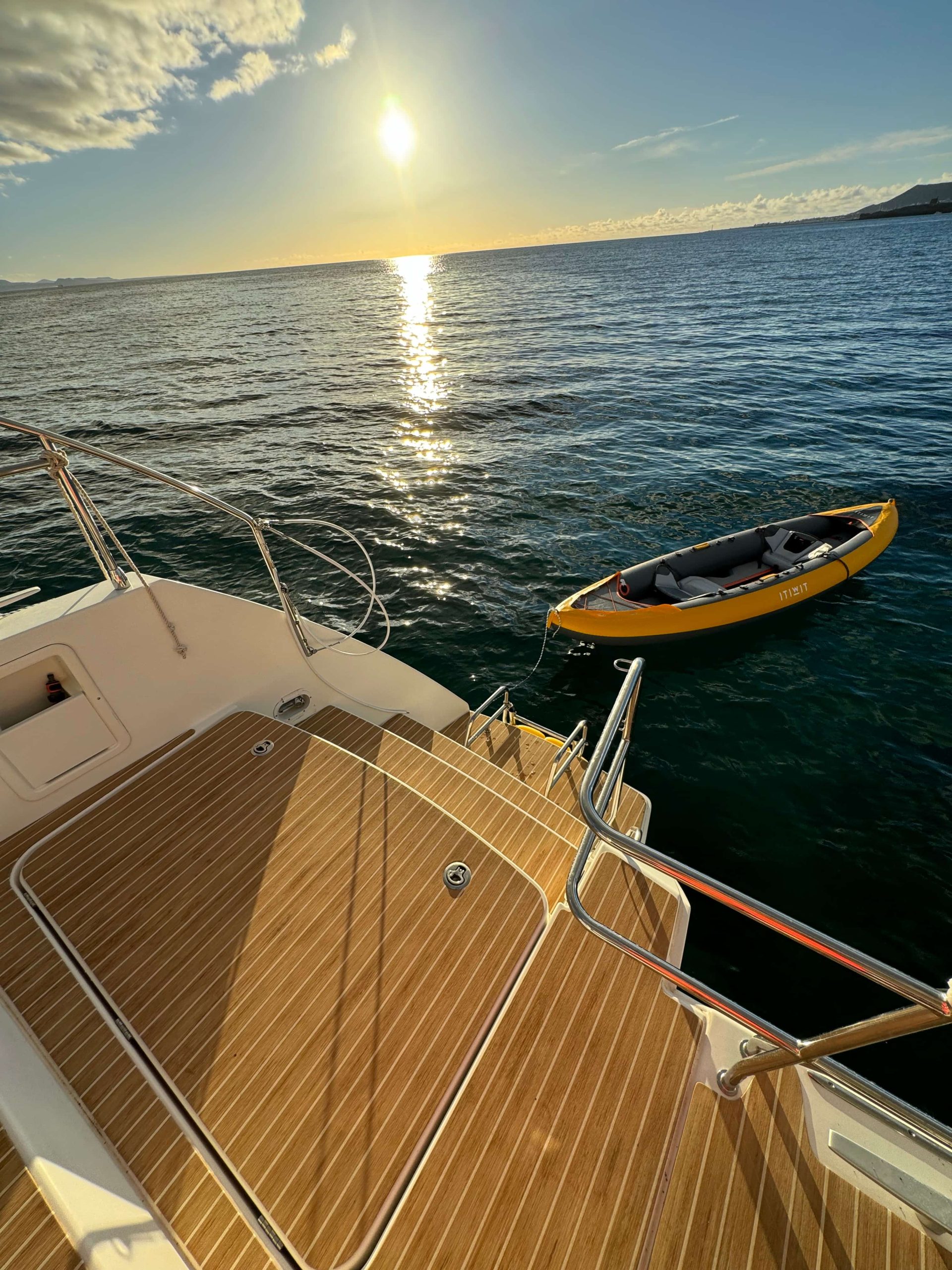 excursion-premium-charter-canarias-0-BjuMVg8p