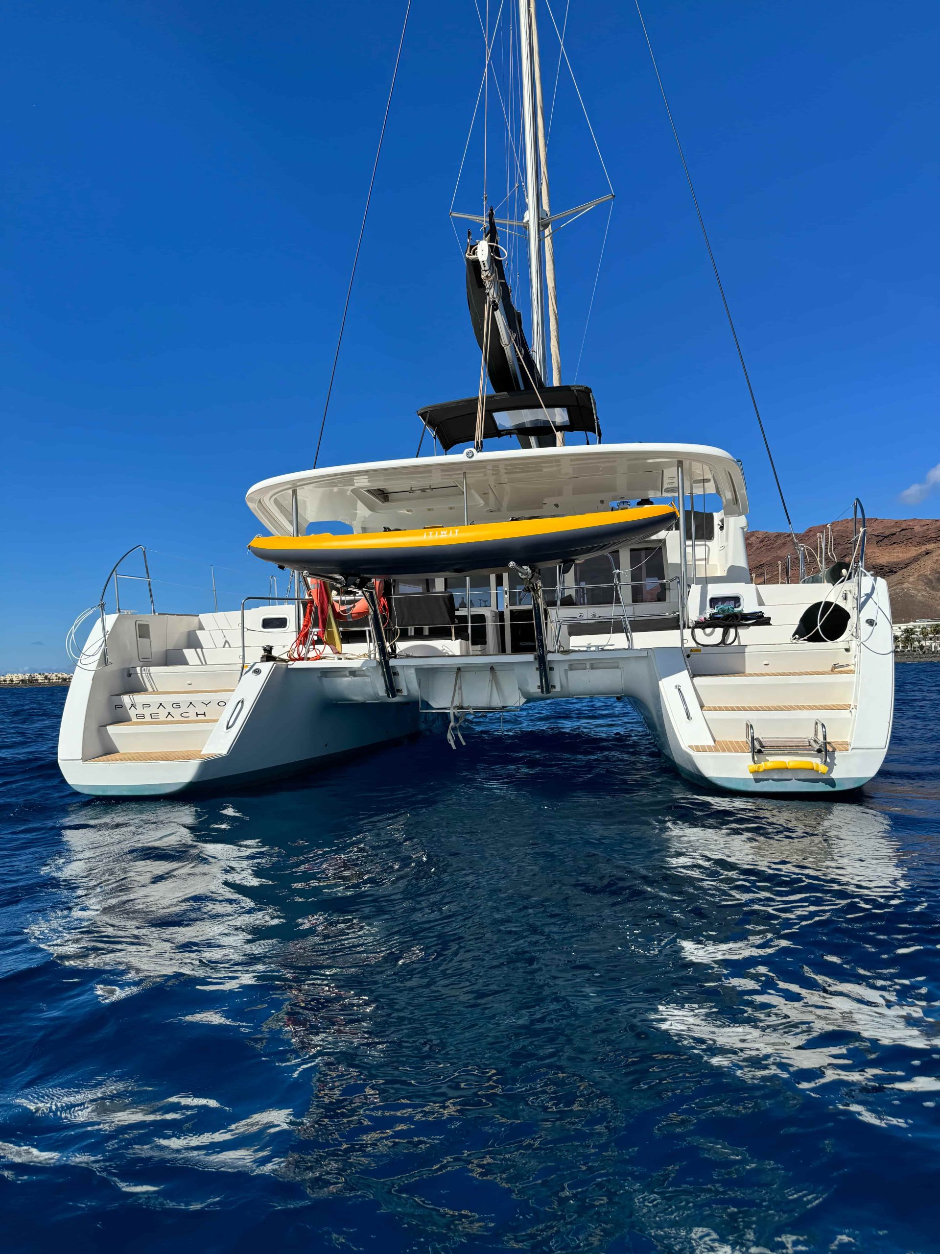 excursion-premium-charter-canarias-1-C-A2JokP