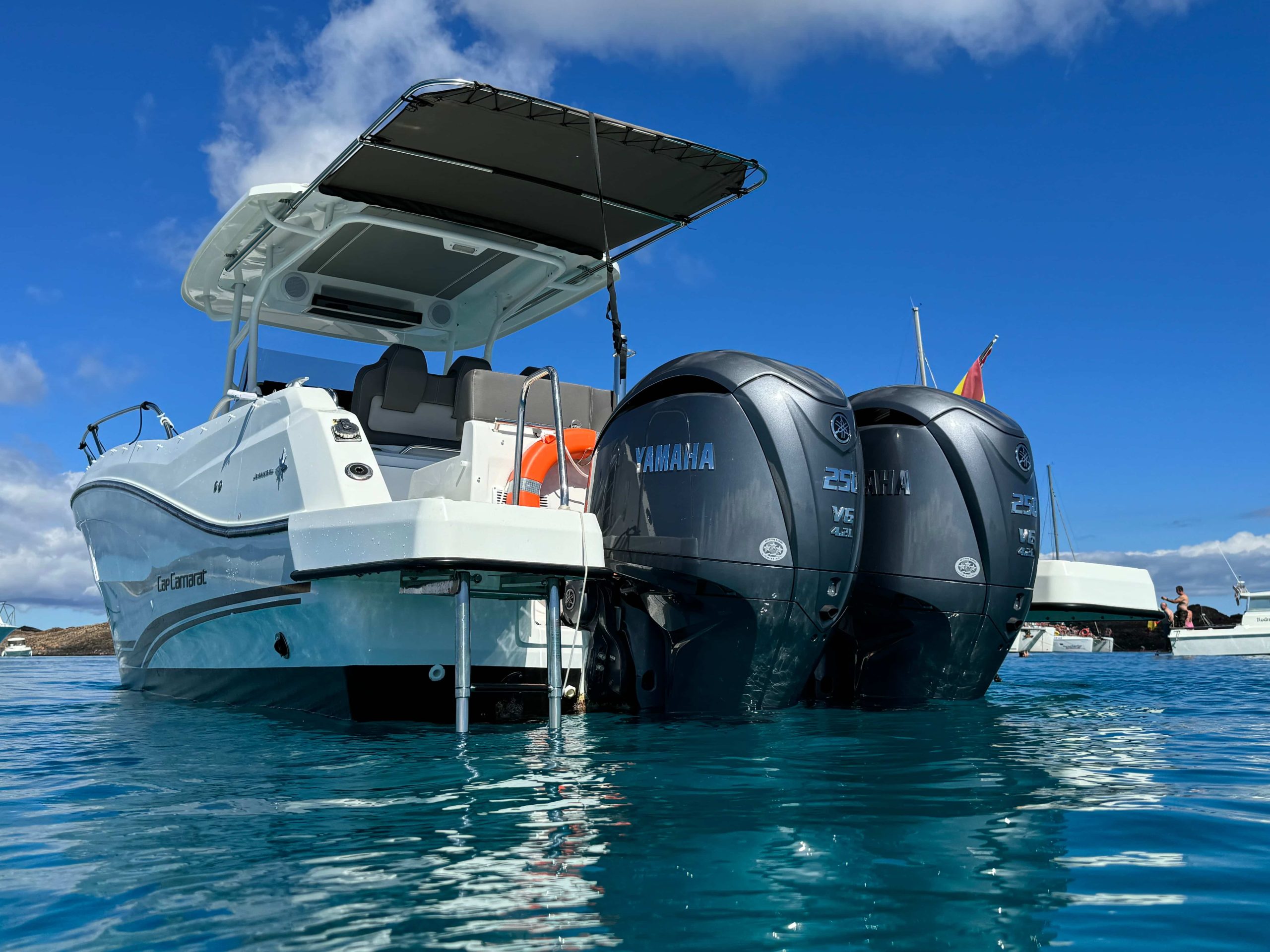 galeria de imagenes-lancha-motora-lanzarote-charter-canarias-4-BbD5SRgb