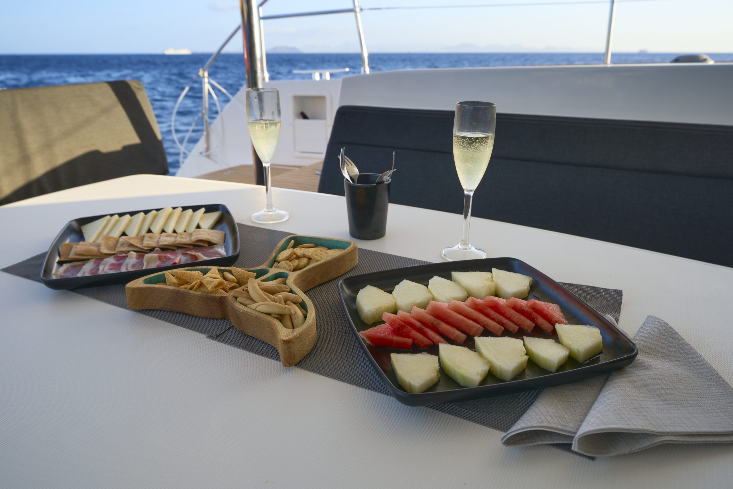 Comida a bordo en alquiler de barcos en Lanzarote