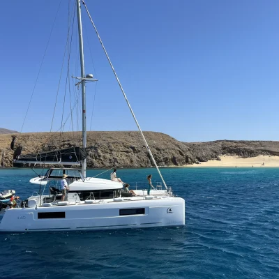 Interior de lujo alquiler de barcos en Lanzarote